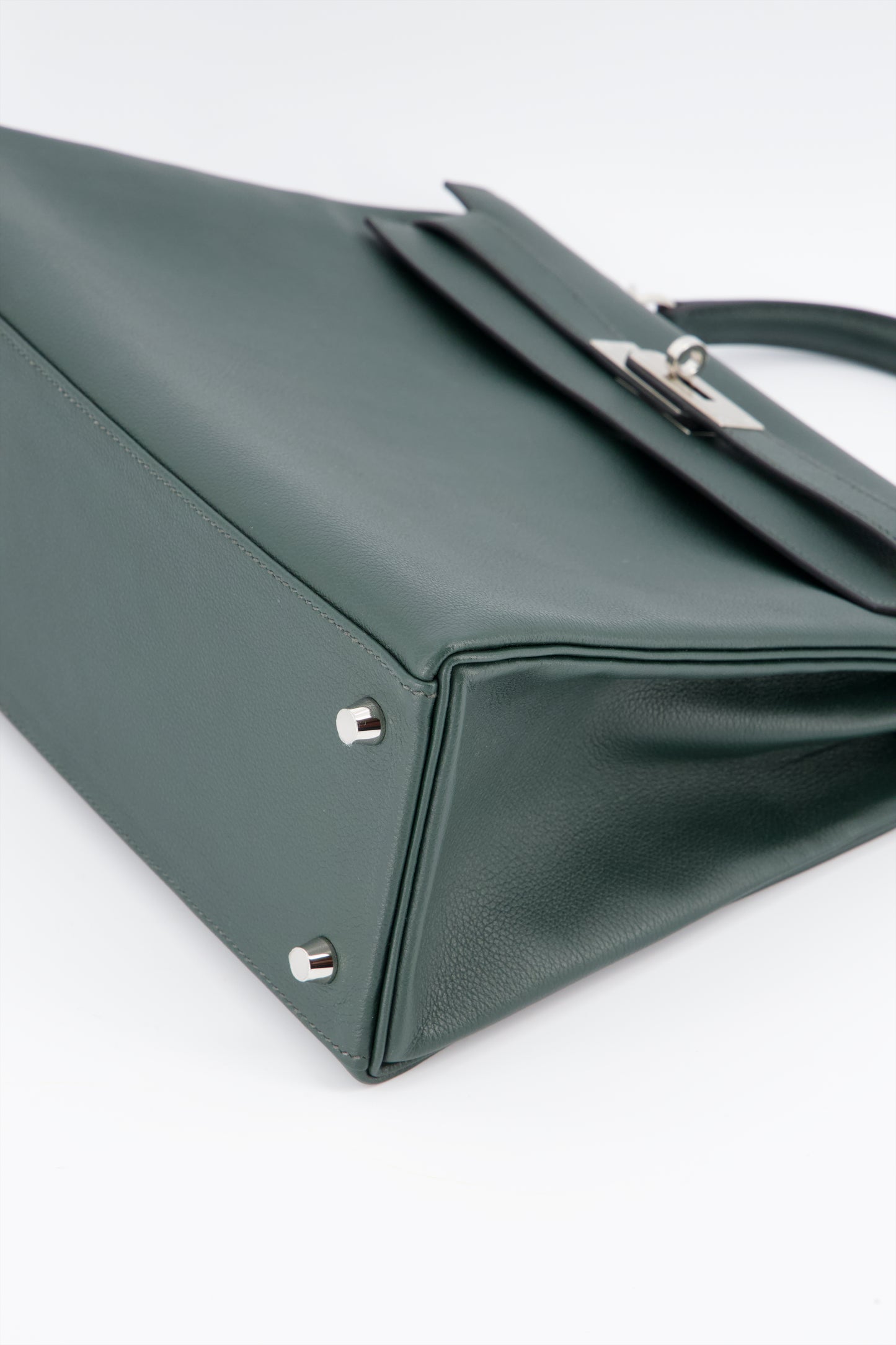 Hermes Kelly 32  Handbag Vert Titien Evercolor Leather Handbag With Palladium Hardware.