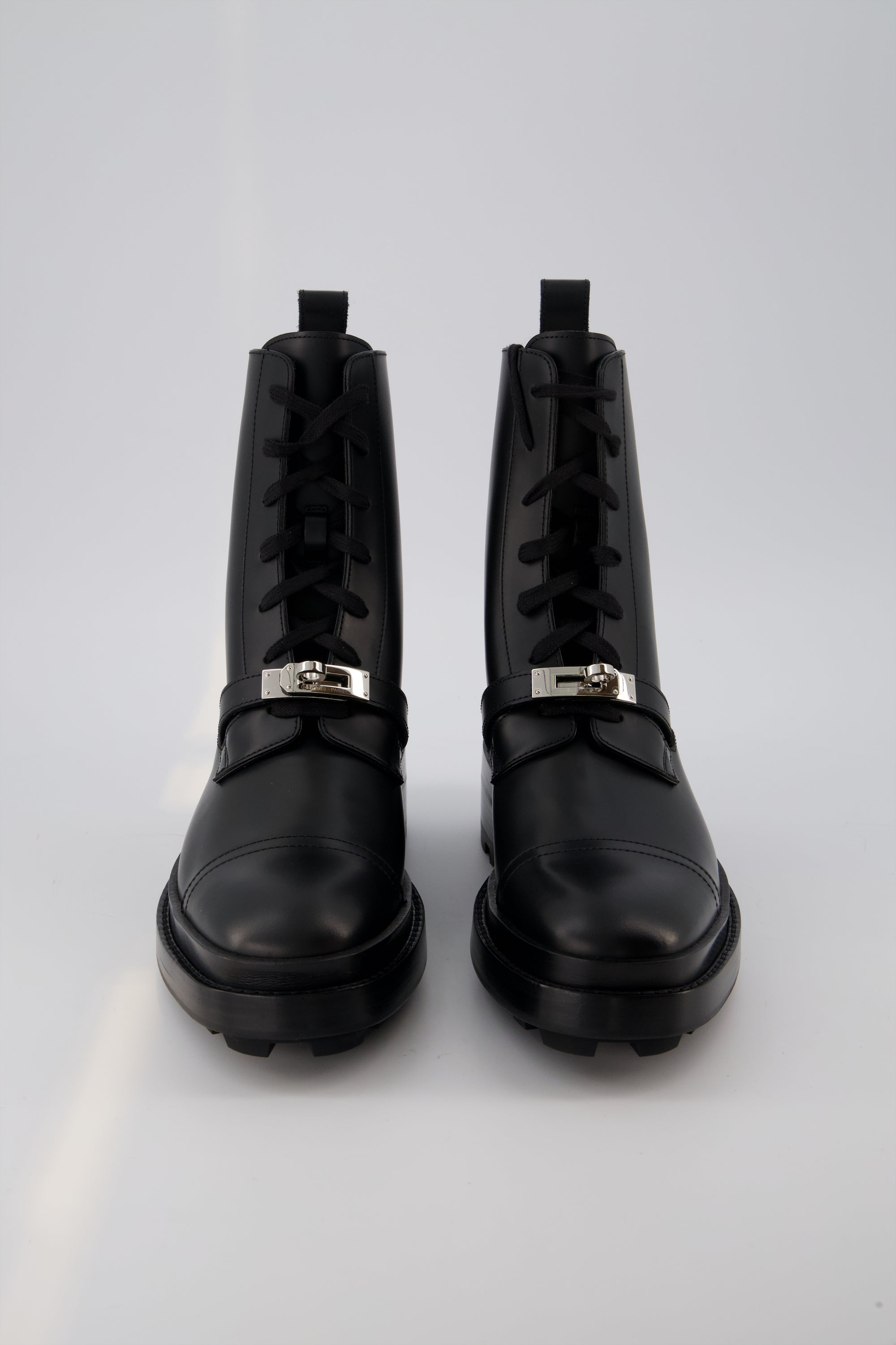 HERMES Funk Ankle Boot Kelly Buckle 41 Size Black (Noir). Ankle boot in glazed calfskin with functional palladium-plated Kelly buckle and notched sole. For a feminine yet masculine look.