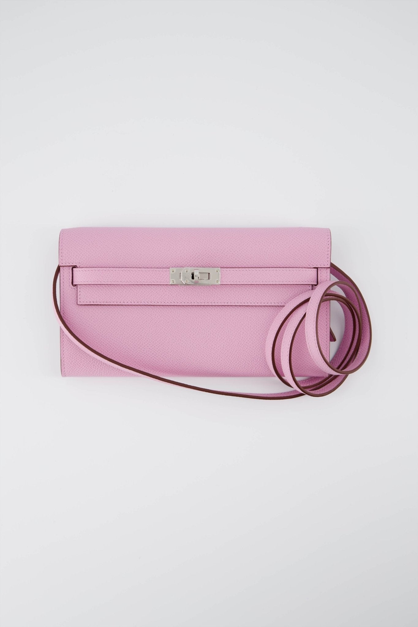 The kelly classique to go online clutch