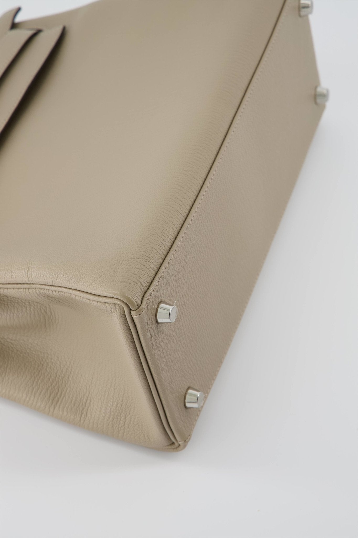 Hermes Kelly 28 Returnee Handbag Gris Tourterelle Special Order Chevre Mysore Leather With Palladium Hardware