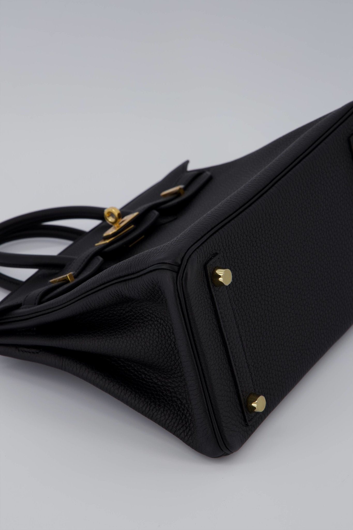 HERMÈS Birkin 25 handbag in Black Togo leather with Gold hardware