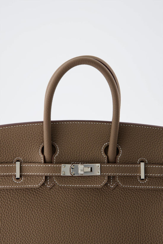 AN ÉTOUPE TOGO LEATHER BIRKIN 25 WITH GOLD HARDWARE